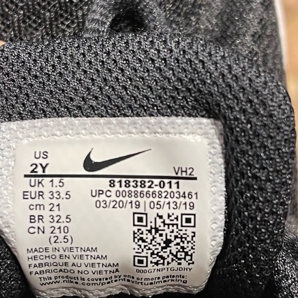 Nike TANJUN Black Mesh Lace Up
Sneakers 818382-011 Children's size 2Y - Picture 3 of 4